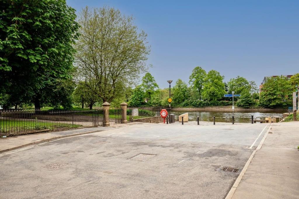 Blue Bridge View With Free Parking - Centre *